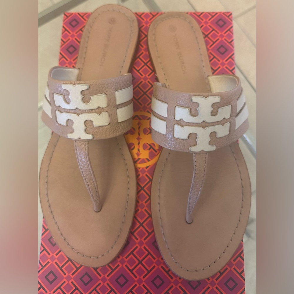 Tory Burch Leigh 05MM Sandal- Tumbled leather/color new cream worn twice